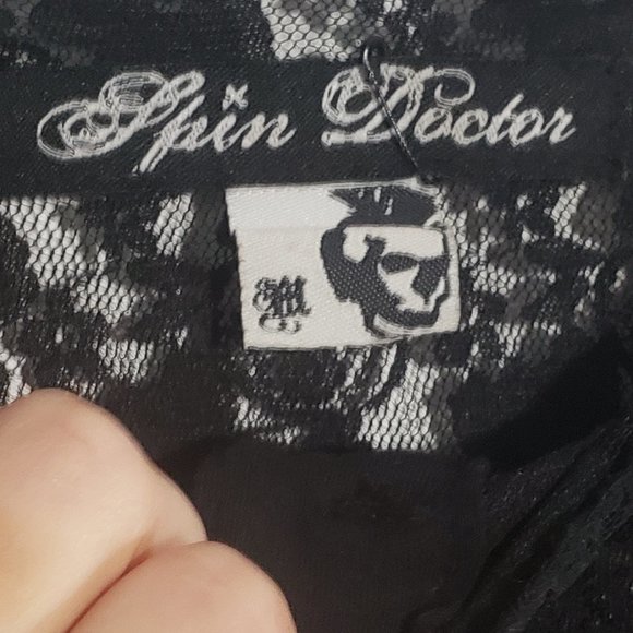 Cute gothic steampunk lace keyhole blouse - Picture 4 of 4